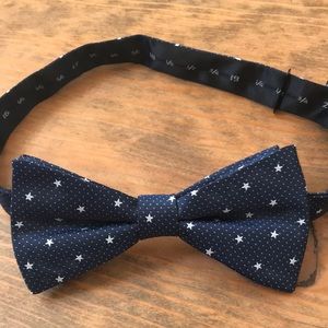 Wembley pre-tied adjustable bow tie 100% polyester Vintage item Looks like new!!